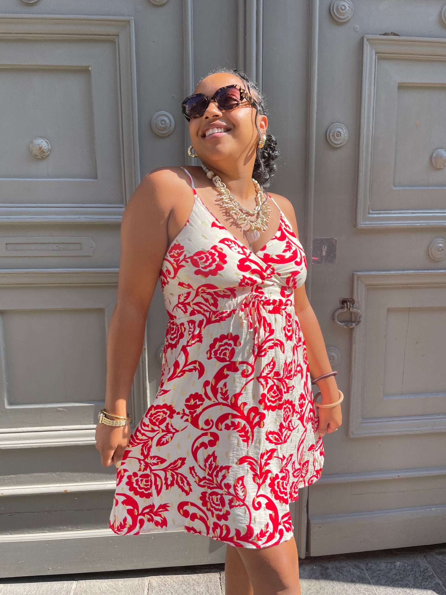 Robe courte dorée rouge