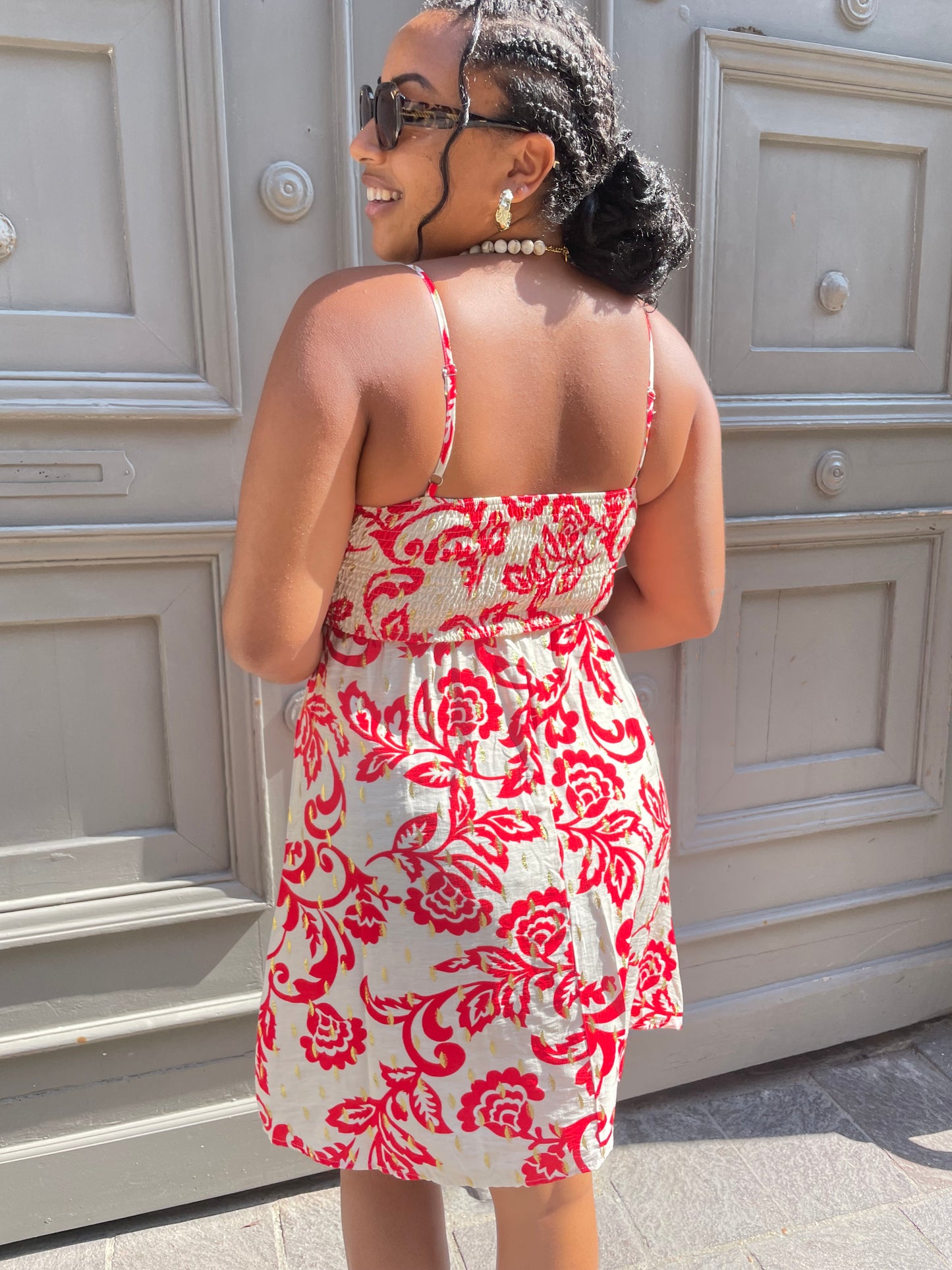 Robe courte dorée rouge