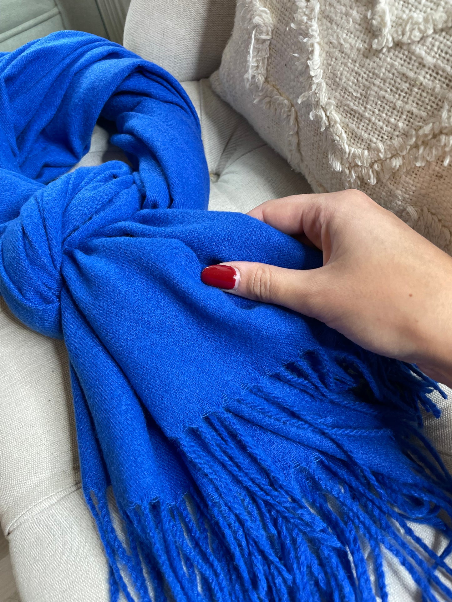 Écharpe toucher cachemire bleue roi