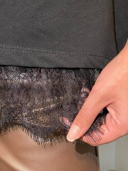Haut dentelle asymétrique