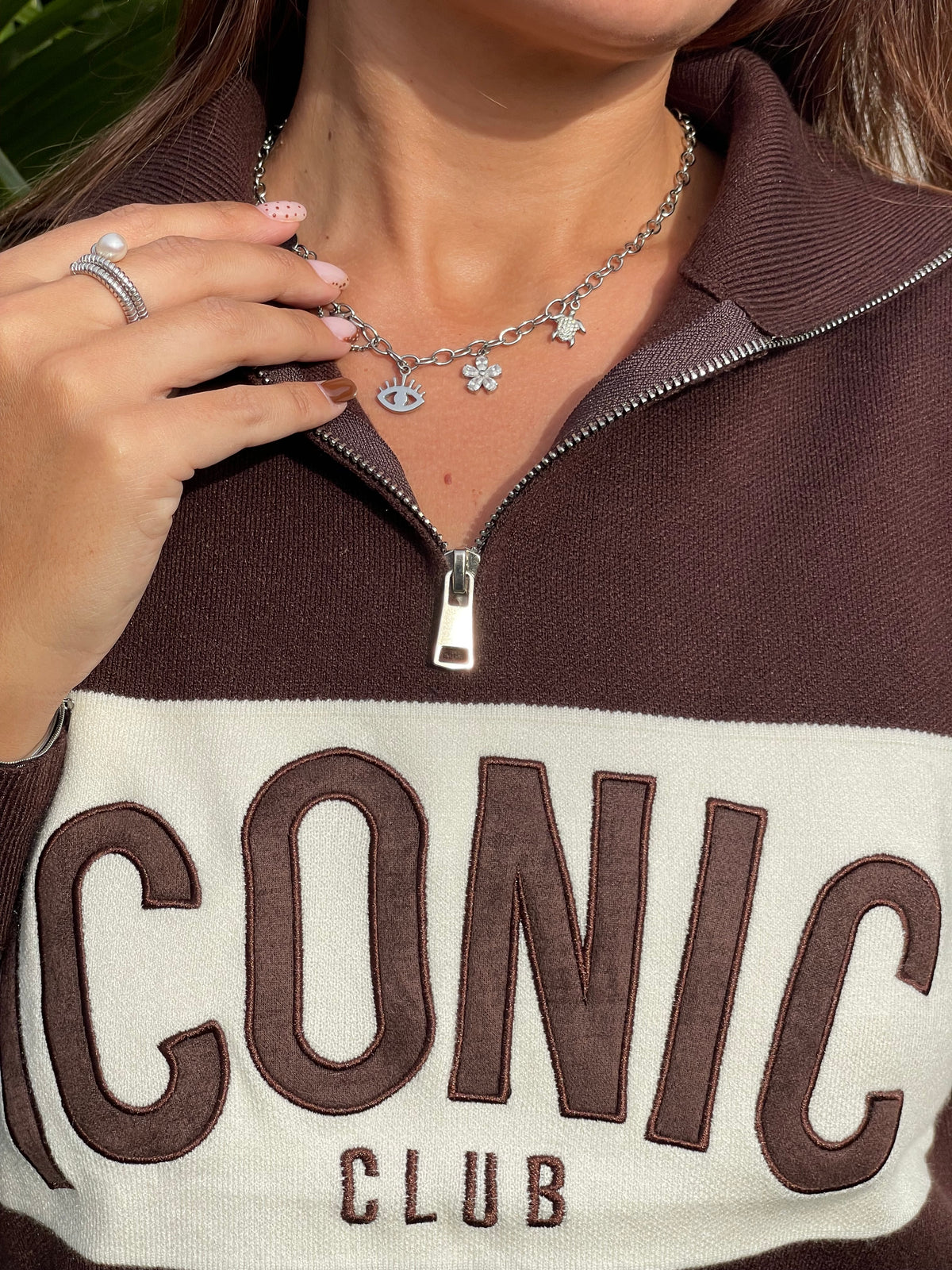 Pull iconic marron