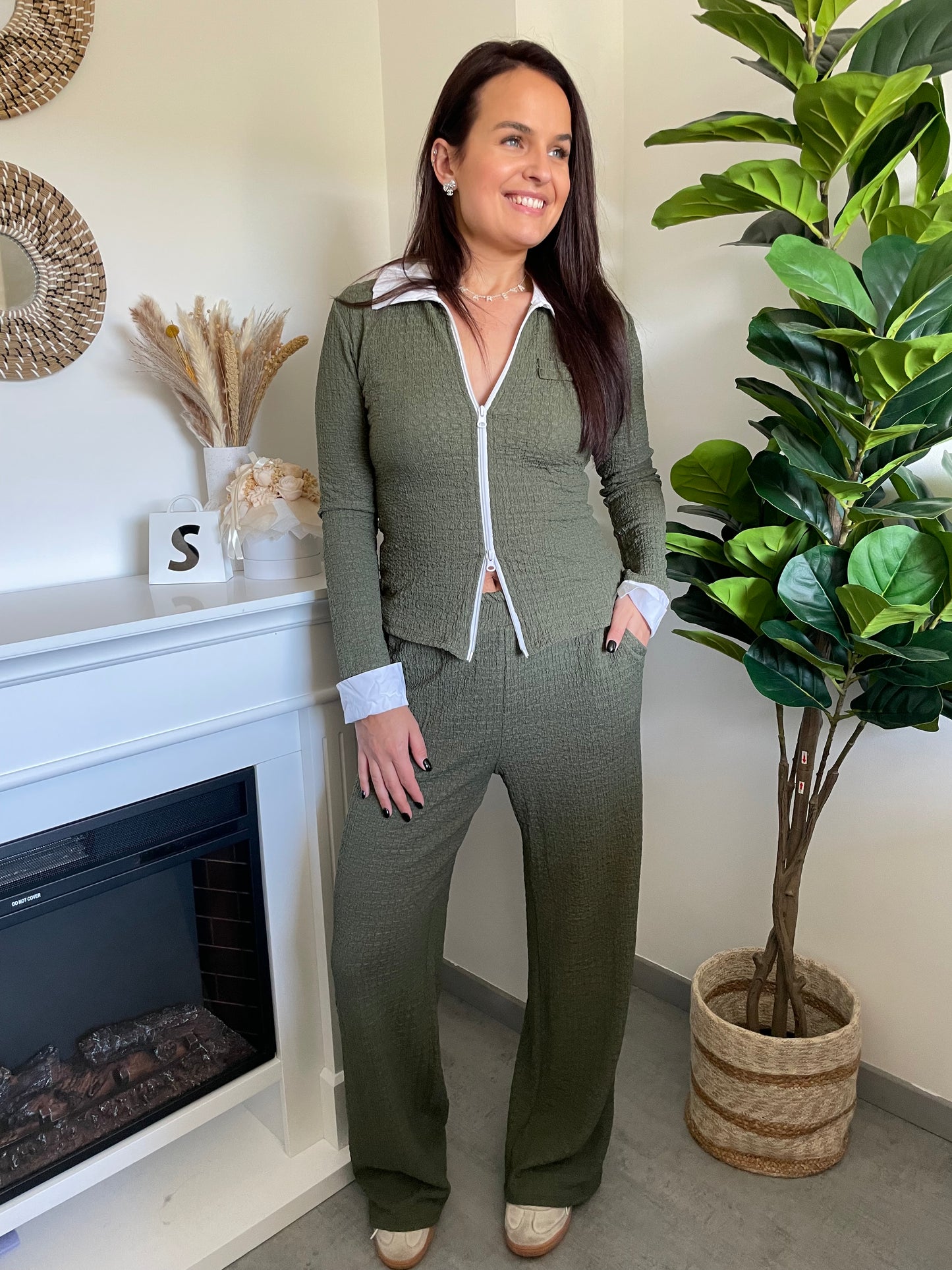 Ensemble June kaki